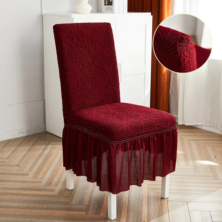 Housse de chaise avec jupe en dentelle bordeaux